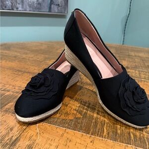 Taryn Rose Black espadrille wedges. Size 7.5